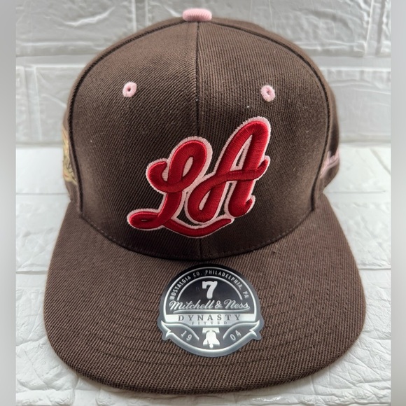 Mitchell & Ness Other - MITCHELL & NESS LA LAKERS CURSIVE 2009 NBA FINALS CAP BROWN PINK Red LA Sz 7